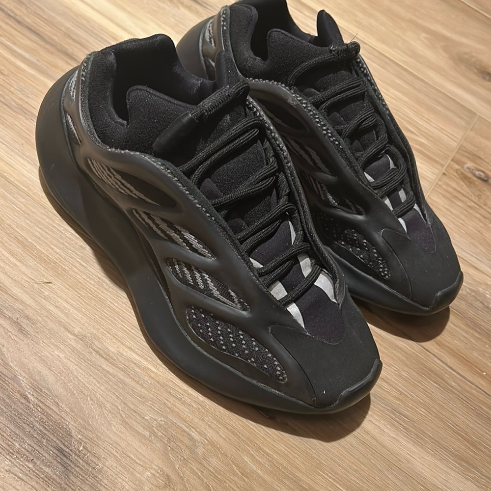 Yeezy 700 V3